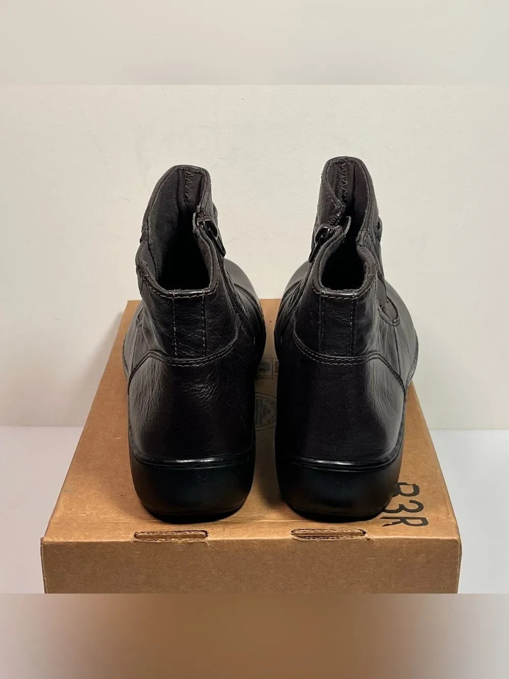 Clarks sleek brown